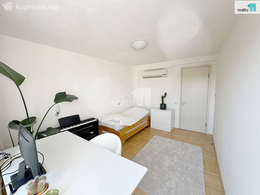 Pronájem bytu 3+kk 108 m^2 U Kanálky, Praha 2 