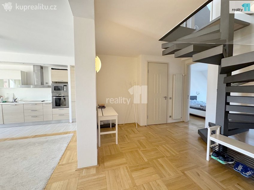 Pronájem bytu 3+kk 108 m^2 U Kanálky, Praha 2 