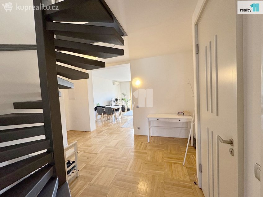 Pronájem bytu 3+kk 108 m^2 U Kanálky, Praha 2 