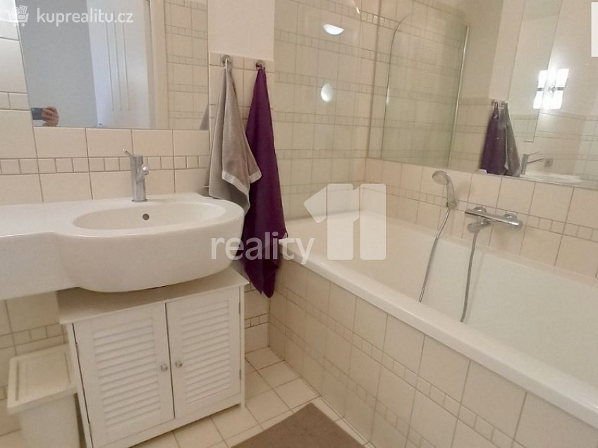 Pronájem bytu 3+kk 108 m^2 U Kanálky, Praha 2 