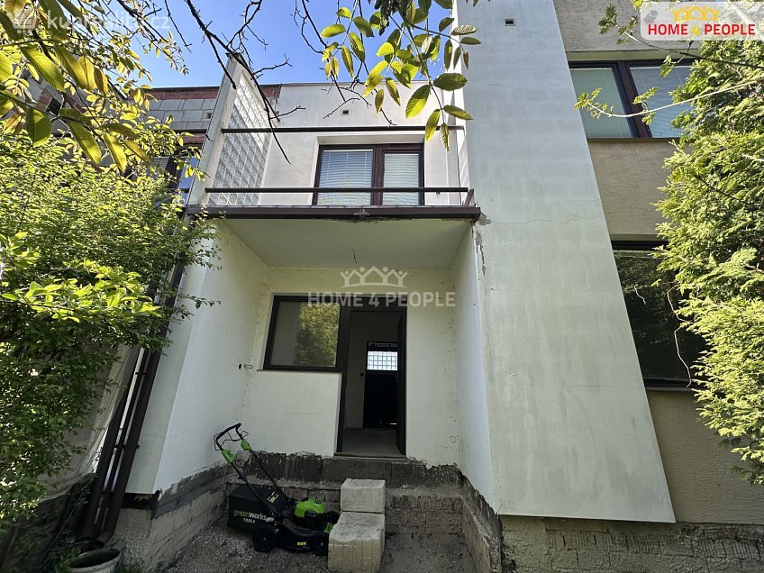 Prodej  rodinného domu 273 m^2 Zimákova, Praha 11 
