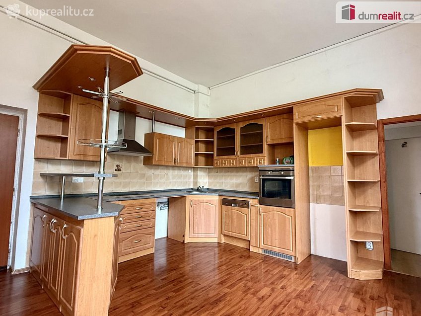 Pronájem bytu 2+1 81 m^2 Husova, Mariánské Lázně 