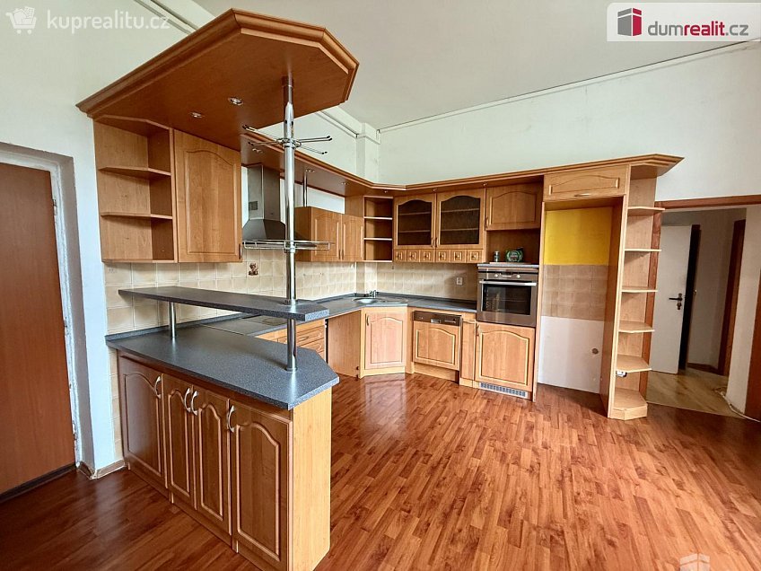 Pronájem bytu 2+1 81 m^2 Husova, Mariánské Lázně 