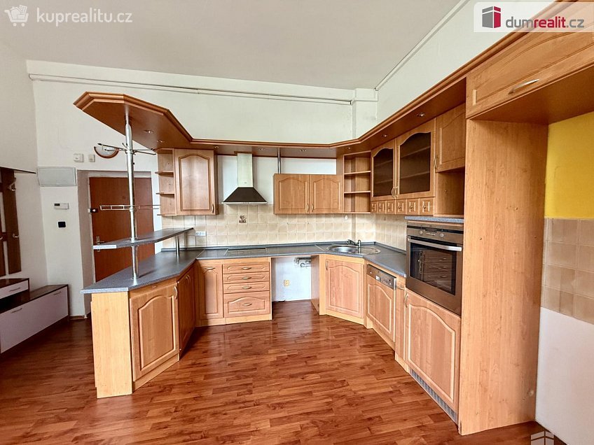 Pronájem bytu 2+1 81 m^2 Husova, Mariánské Lázně 