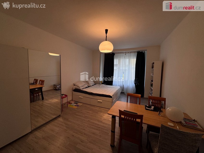 Pronájem bytu 1+kk 32 m^2 Dlouhá, Praha 1 