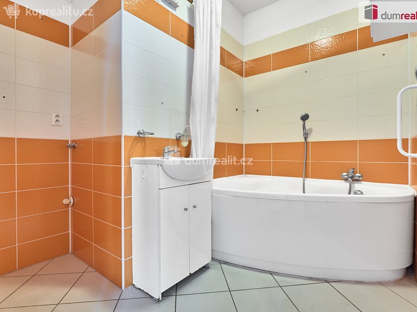 Prodej bytu 2+1 60 m^2 Modenská, Karlovy Vary 