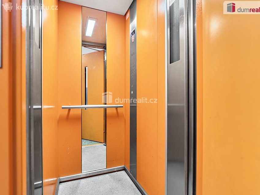 Prodej bytu 2+1 60 m^2 Modenská, Karlovy Vary 