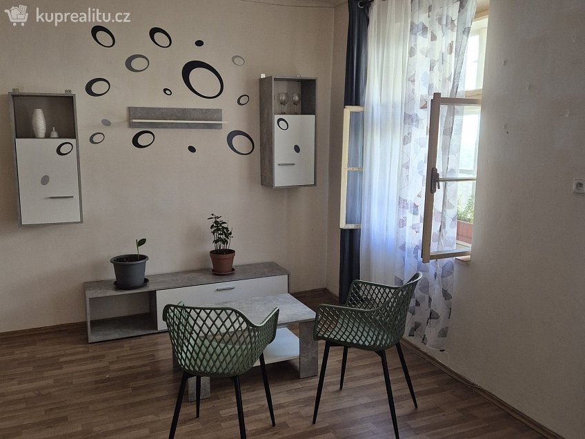 Pronájem bytu 2+kk 69 m^2 Úzká 372, Cheb 