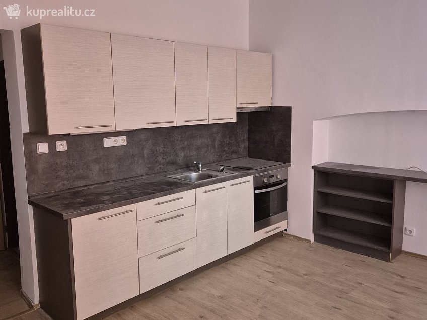 Pronájem bytu 2+kk 69 m^2 Úzká 372, Cheb 