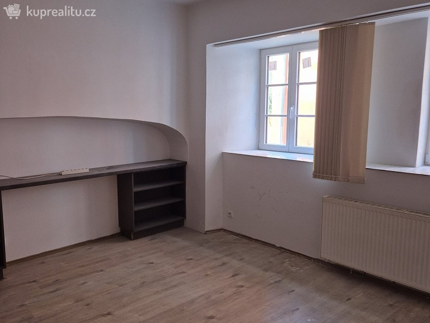 Pronájem bytu 2+kk 69 m^2 Úzká 372, Cheb 