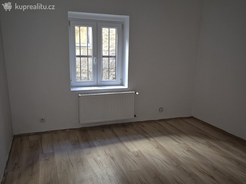 Pronájem bytu 2+kk 69 m^2 Úzká 372, Cheb 