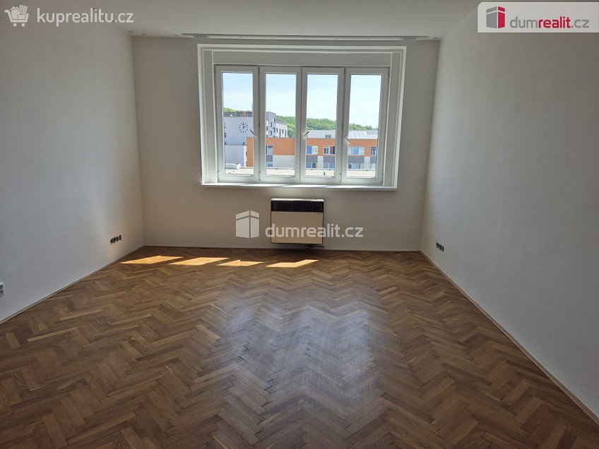 Pronájem bytu 1+kk 27 m^2 Přípotoční, Praha 10 