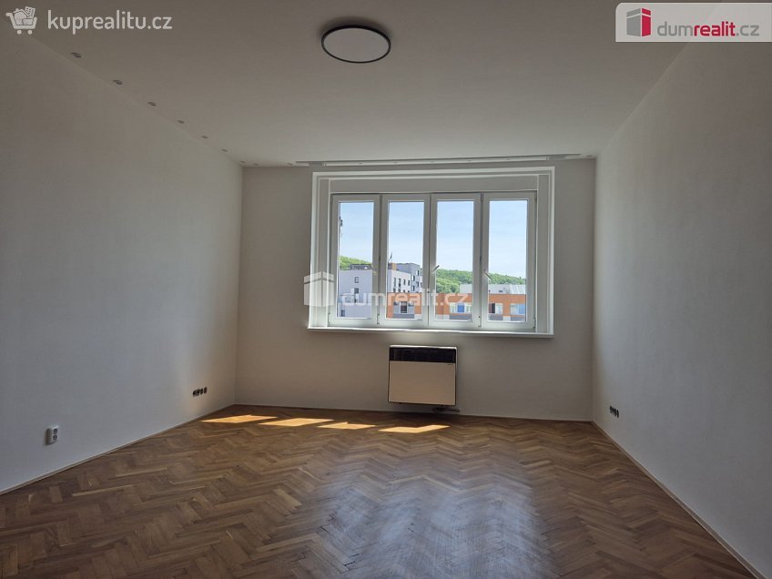 Pronájem bytu 1+kk 27 m^2 Přípotoční, Praha 10 