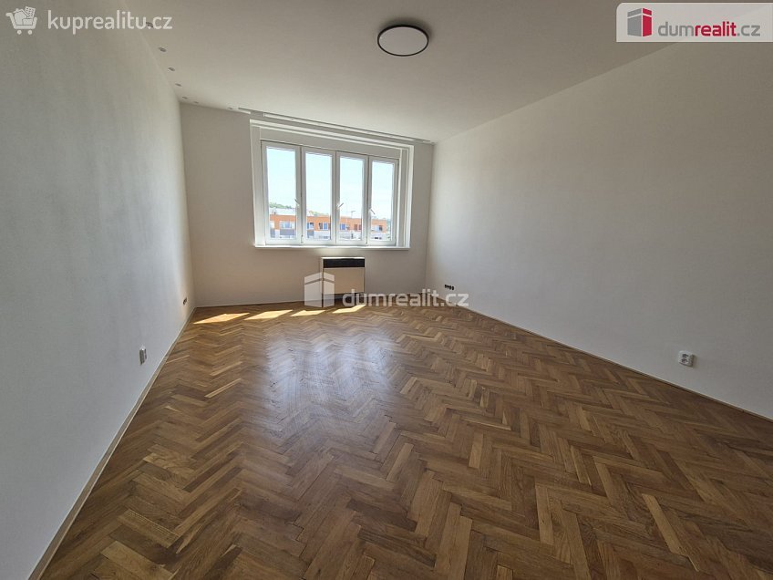 Pronájem bytu 1+kk 27 m^2 Přípotoční, Praha 10 