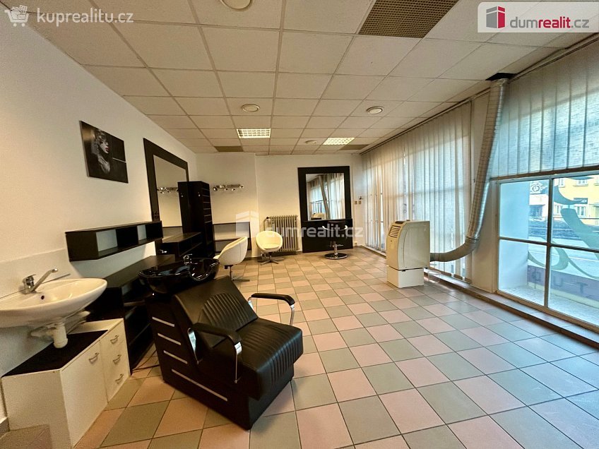 Pronájem  obchodních prostor 60 m^2 Mostní, Kolín 