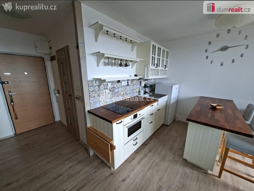 Pronájem bytu 1+kk 34 m^2 Písnická, Praha 12 
