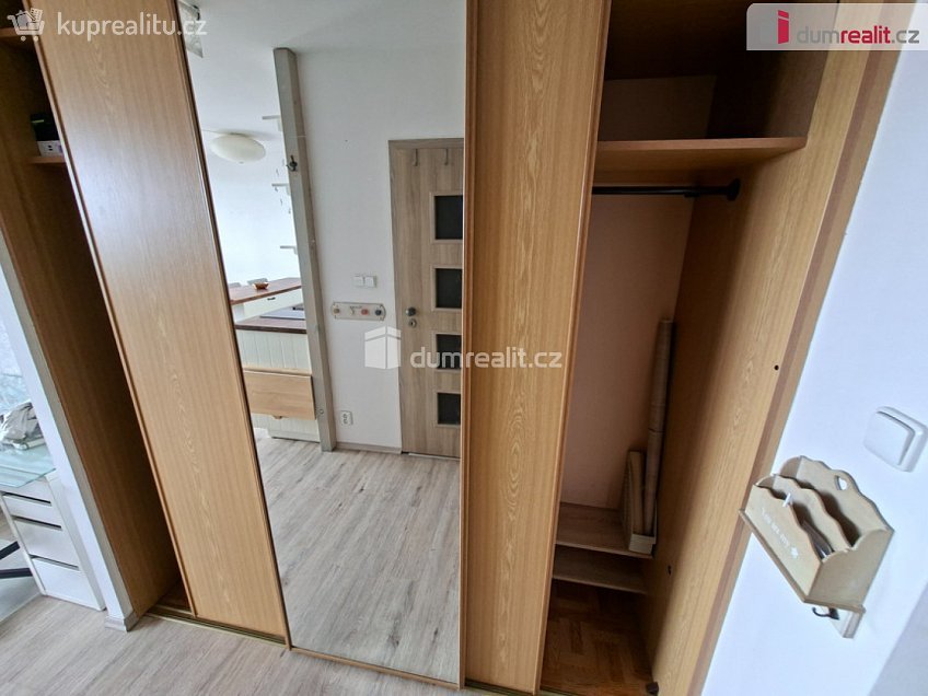 Pronájem bytu 1+kk 34 m^2 Písnická, Praha 12 