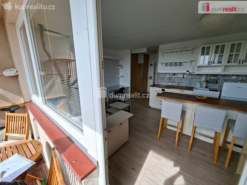 Pronájem bytu 1+kk 34 m^2 Písnická, Praha 12 