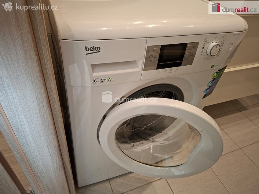Pronájem bytu 1+kk 34 m^2 Písnická, Praha 12 
