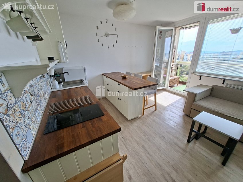 Pronájem bytu 1+kk 34 m^2 Písnická, Praha 12 
