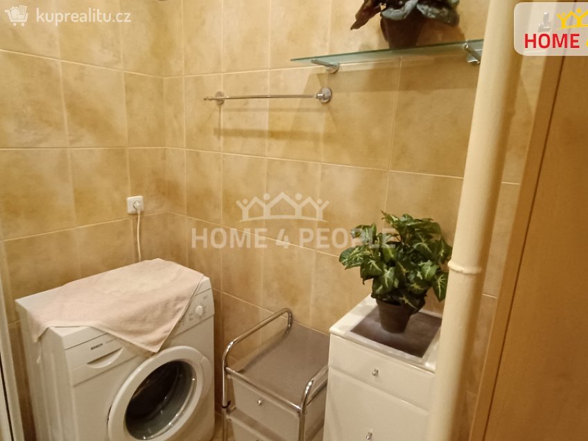 Pronájem bytu 2+1 51 m^2 náměstí Míru, Židlochovice 