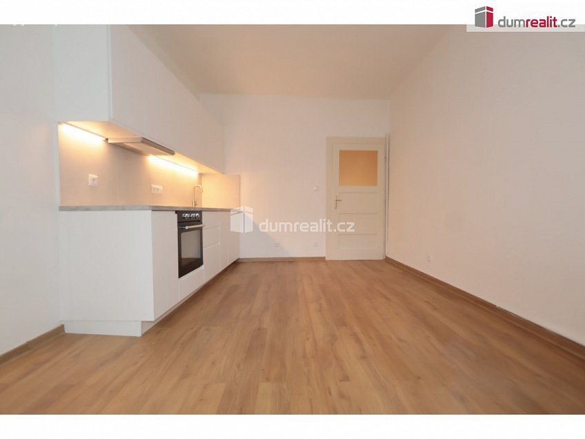 Pronájem bytu 2+kk 57 m^2 Mrštíkova, Praha 10 