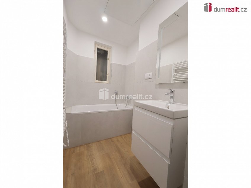 Pronájem bytu 2+kk 57 m^2 Mrštíkova, Praha 10 