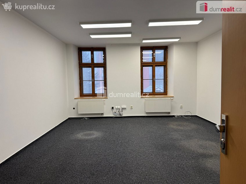 Pronájem  komerční reality 31 m^2 náměstí Jana Zajíce, Vítkov 
