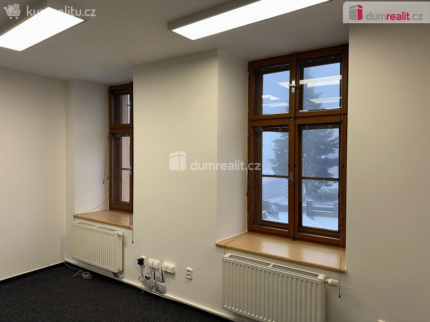 Pronájem  komerční reality 31 m^2 náměstí Jana Zajíce, Vítkov 