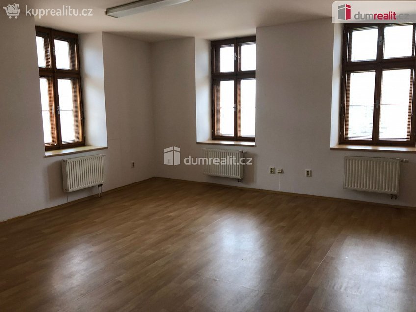 Pronájem  komerční reality 31 m^2 náměstí Jana Zajíce, Vítkov 