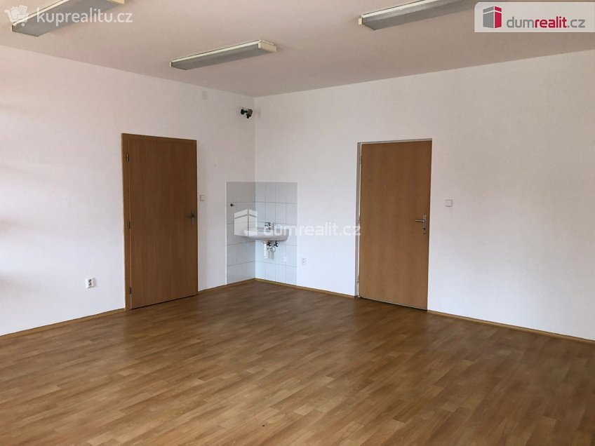 Pronájem  komerční reality 31 m^2 náměstí Jana Zajíce, Vítkov 