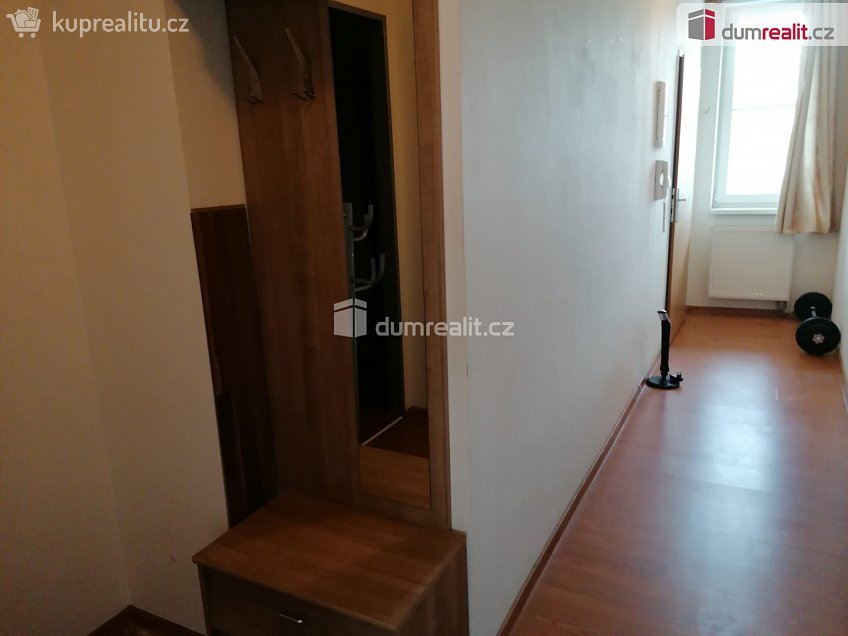 Pronájem bytu 2+kk 43 m^2 Zenklova, Praha 8 