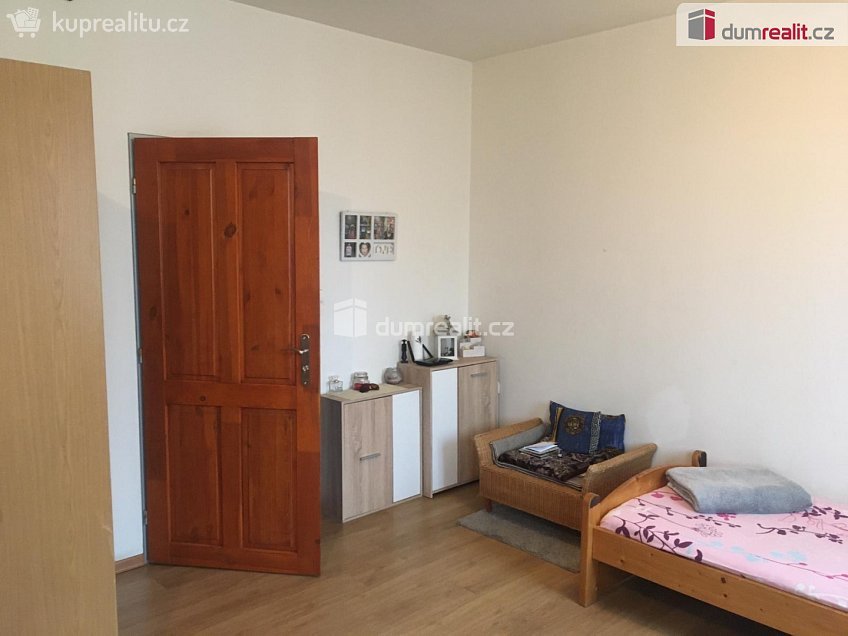 Pronájem bytu 2+kk 43 m^2 Zenklova, Praha 8 