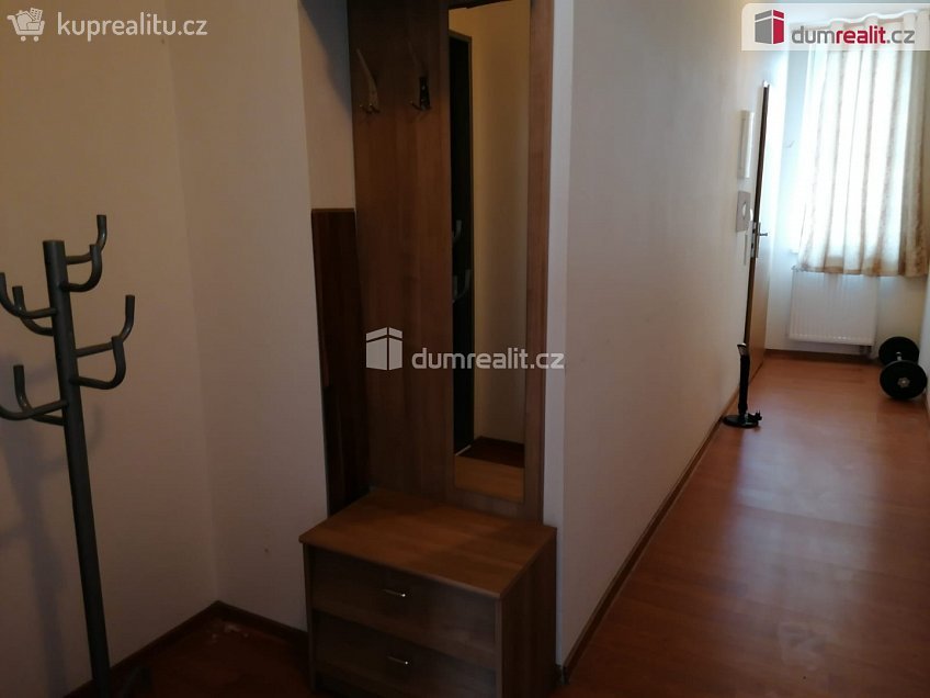 Pronájem bytu 2+kk 43 m^2 Zenklova, Praha 8 