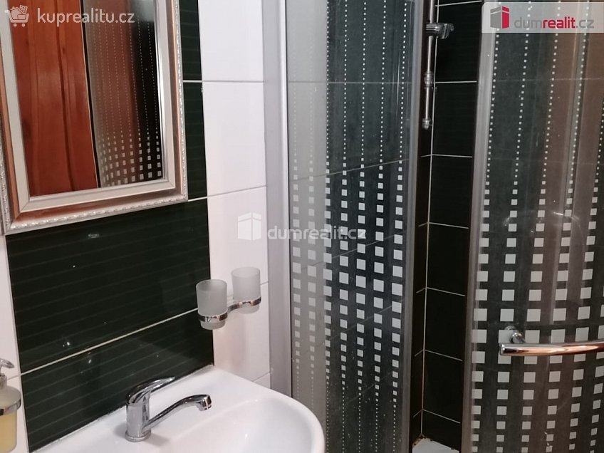 Pronájem bytu 2+kk 43 m^2 Zenklova, Praha 8 