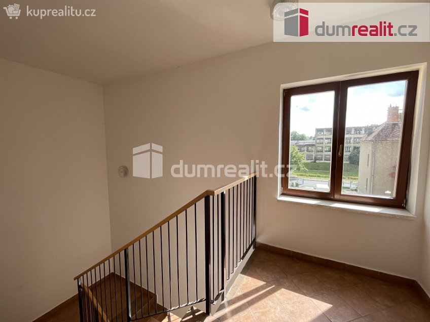 Pronájem bytu 2+1 48 m^2 Kolofíkovo nábřeží, Opava 