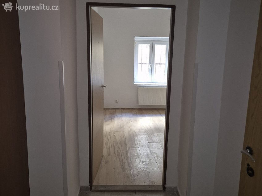 Pronájem bytu 2+kk 69 m^2 Úzká 372, Cheb 
