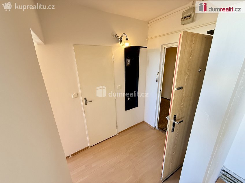 Prodej bytu 2+kk 32 m^2 Jabloňová, Praha 10 