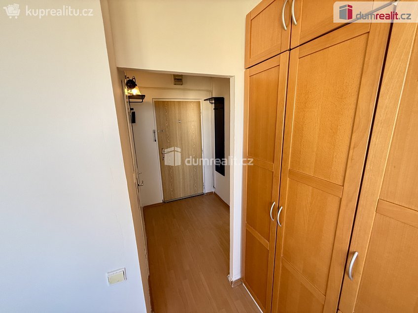 Prodej bytu 2+kk 32 m^2 Jabloňová, Praha 10 