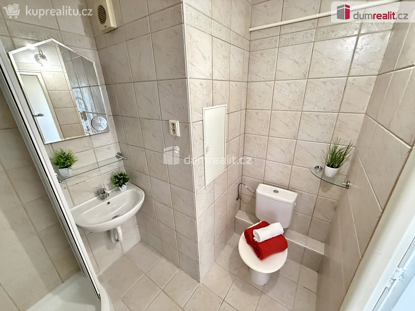 Prodej bytu 2+kk 32 m^2 Jabloňová, Praha 10 