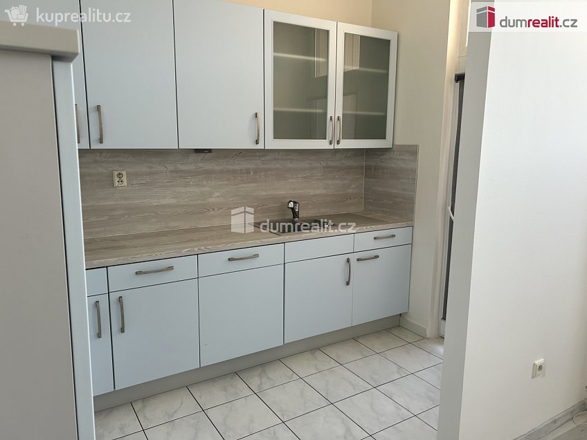 Prodej bytu 3+kk 65 m^2 náměstí Míru, Zruč nad Sázavou 