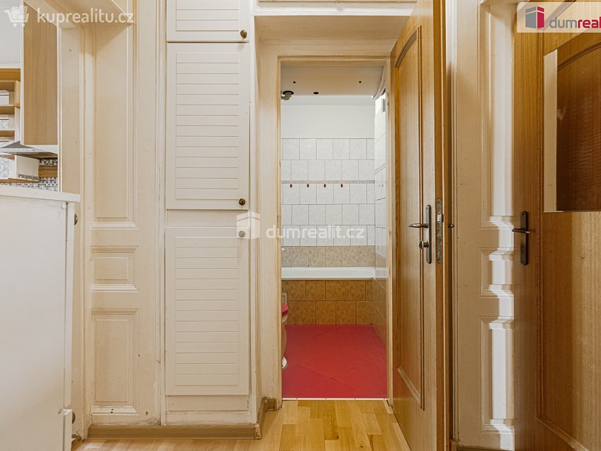 Pronájem bytu 2+1 53 m^2 náměstí Dr. M. Horákové, Karlovy Vary 