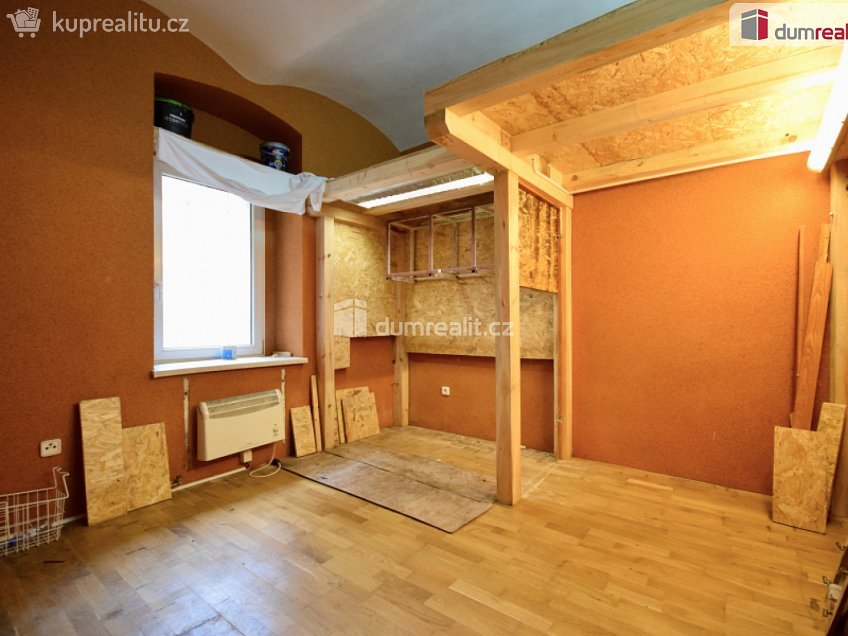 Pronájem bytu 2+1 53 m^2 náměstí Dr. M. Horákové, Karlovy Vary 