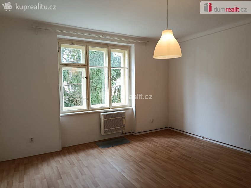 Pronájem bytu 1+kk 32 m^2 V předpolí, Praha 10 