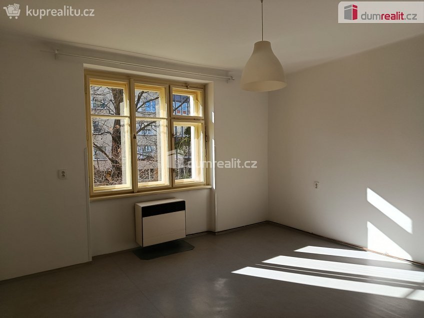 Pronájem bytu 1+kk 30 m^2 V předpolí, Praha 10 