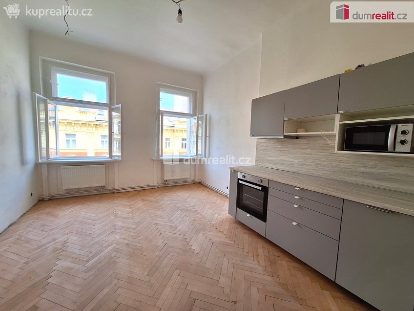 Pronájem bytu 3+kk 82 m^2 Chodská, Praha 2 