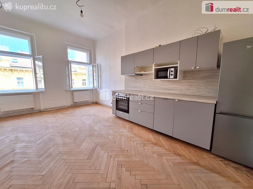 Pronájem bytu 3+kk 82 m^2 Chodská, Praha 2 