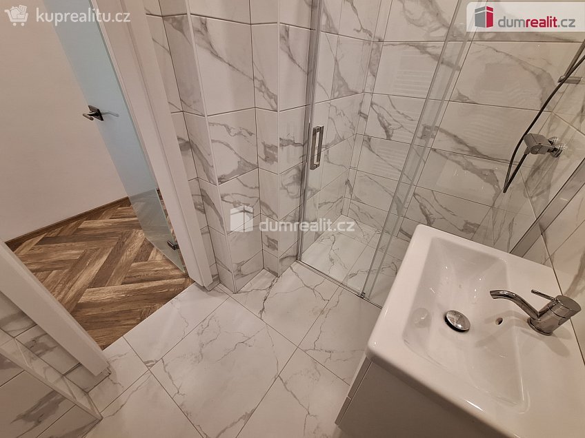 Pronájem bytu 3+kk 82 m^2 Chodská, Praha 2 
