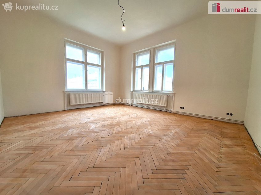 Pronájem bytu 3+kk 82 m^2 Chodská, Praha 2 