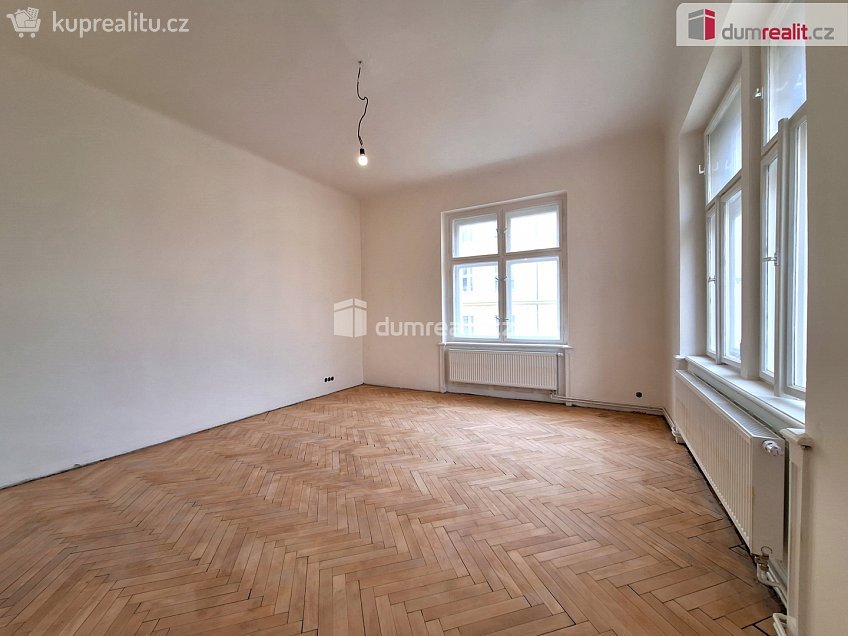 Pronájem bytu 3+kk 82 m^2 Chodská, Praha 2 